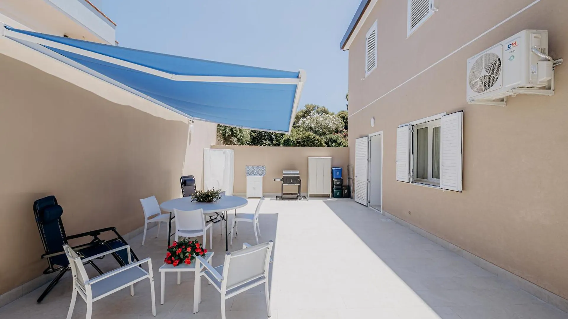 Casa Zefiro Fontane Bianche Villa Nyaraló